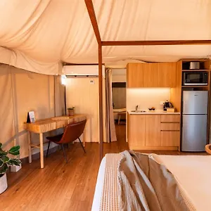 Sunshine Coast hotels &amp; apartments, all accommodations in Sunshine Coast